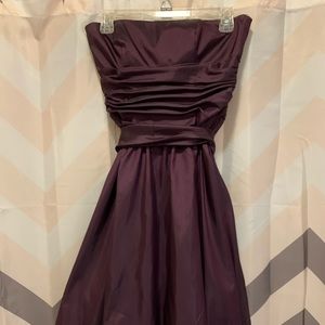 Timeless deep purple strapless dress.